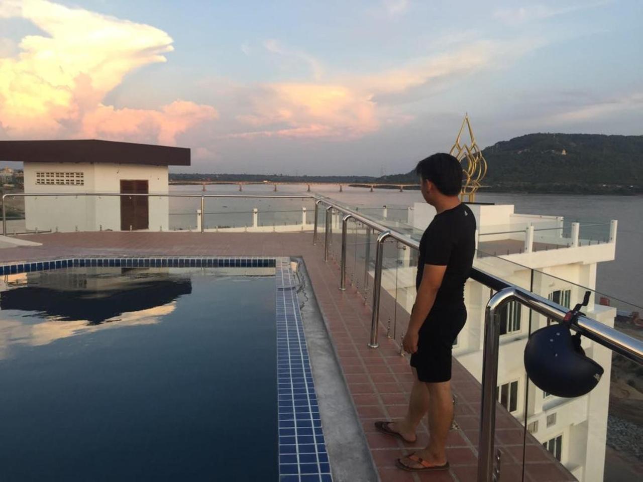 Intouch Riverside Hotel Pakse Exterior foto